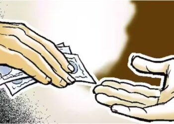 Sub-Inspector Caught Red-Handed Taking Bribe After Demanding Commission for Land Verification