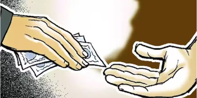 Sub-Inspector Caught Red-Handed Taking Bribe After Demanding Commission for Land Verification