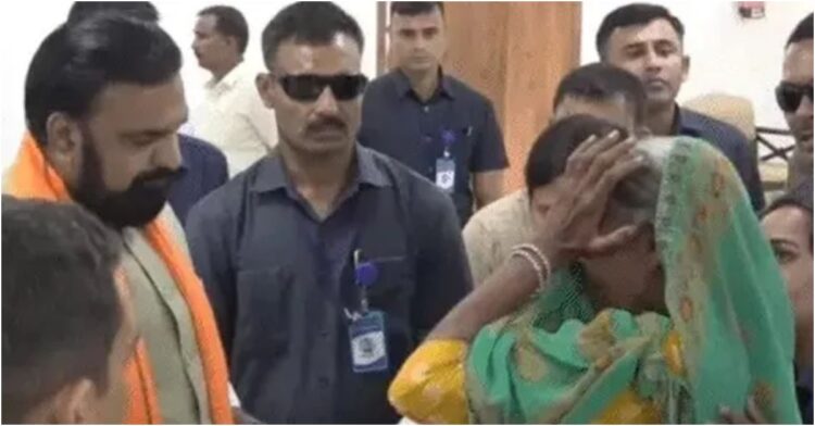 “Our Land Has Been Taken Away…” Elderly Woman Breaks Down Before CM Samrat Choudhary, Corruption Allegations Spark Uproar