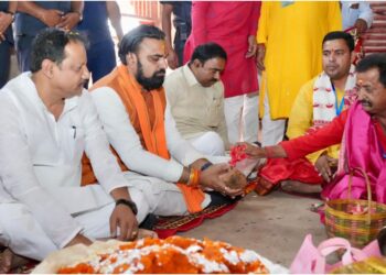 CM Samrat Choudhary Visits Tildiha Temple, Offers 101kg Laddus and Pledges Major Development Push
