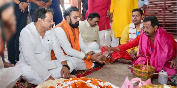 CM Samrat Choudhary Visits Tildiha Temple, Offers 101kg Laddus and Pledges Major Development Push