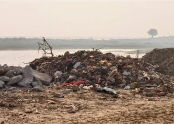 Patna’s Ganga Ghats in Disrepair as Waste Burning at Digha Ghat No. 88 Fuels Pollution Concerns