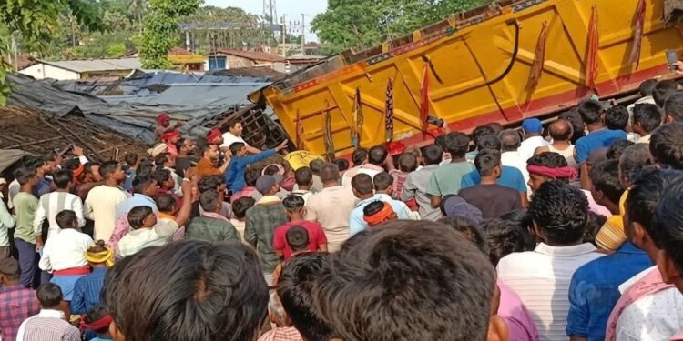 Khagaria Tragedy: Speeding Truck Overturns on Auto, Three Lives Lost