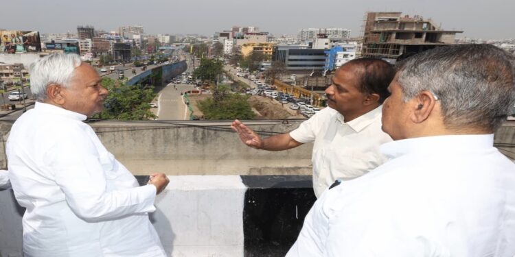 Nitish Kumar Reviews Saguna Mor Road Widening, Rupaspur Canal Path And Pataliputra Park Projects In Patna