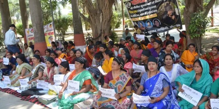 Satyagraha In Patna Backs Nishant Kumar For CM, Women Say ‘Difficult To Trust Anyone Else’