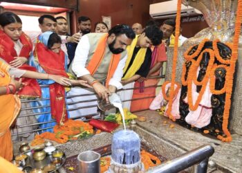 Samrat Choudhary Offers Prayers At Baba Hariharnath Temple In Sonepur