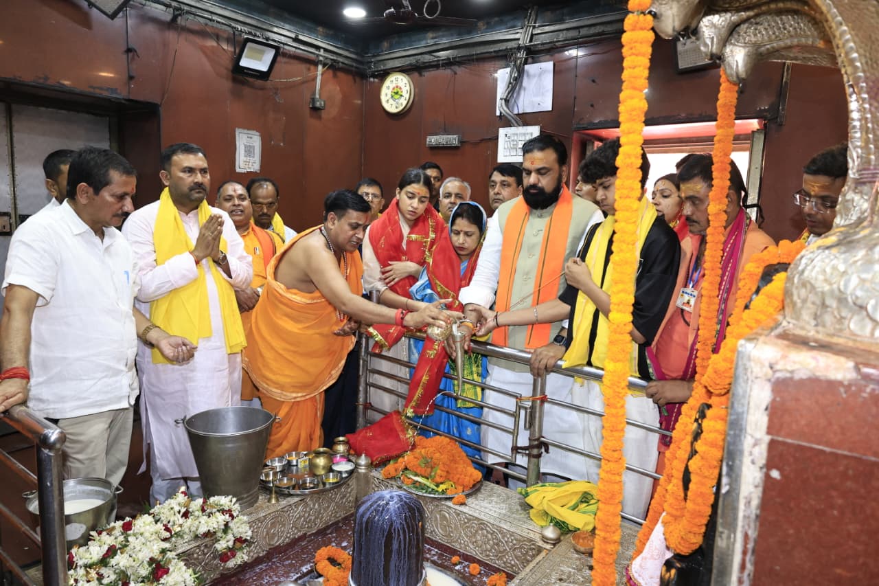 Samrat Choudhary Offers Prayers At Baba Hariharnath Temple In Sonepur