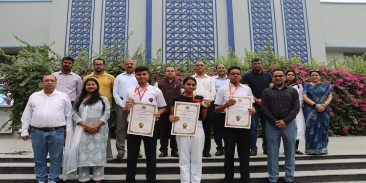 St Michael’s Alumni Association Honours Class 10 Toppers With Gold Medals In Patna
