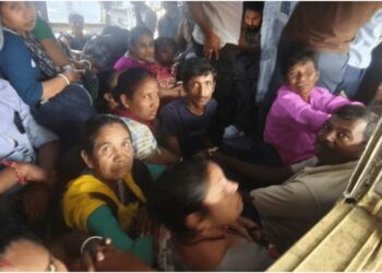 Election Rush from Bengal Brings Bihar Railways to a Standstill as Stations Overflow with Passengers