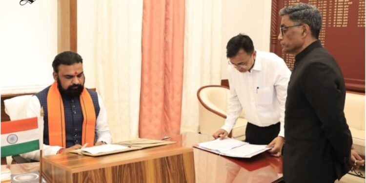 Bihar’s New Chief Minister Samrat Choudhary Gets to Work Immediately with Key Secretariat Meeting