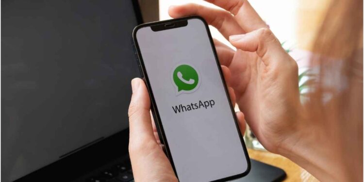 WhatsApp Makes Mobile Recharge Easier: Users in India Can Now Top Up Directly from the App