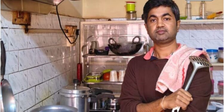 Engineer Turns ‘House Husband’ and Sparks Debate on Gender Roles in Bihar