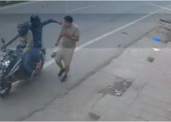 RJD MLA’s Brother Robbed in Kankarbagh, CCTV Captures Escape of Bike-Borne Crooks