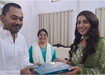 Akshara Singh Meets Bihar Minister Nishant Kumar, Fueling Buzz Over Politics and Bhojpuri Glamour