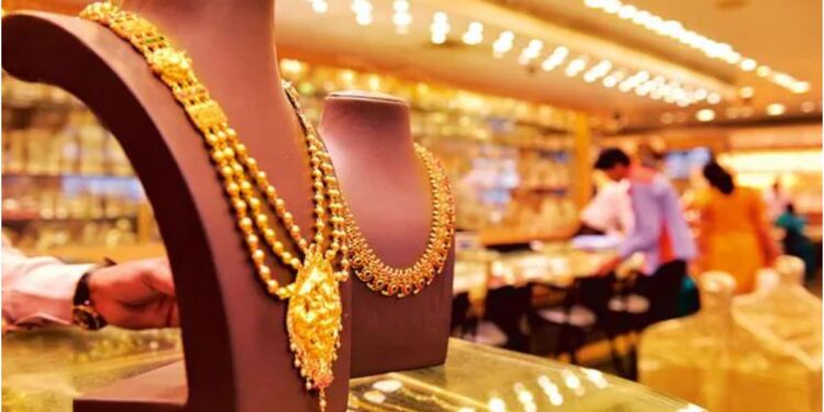 Gold Falls Rs 801 to Rs 1.50 Lakh: Silver Prices Drop Rs 300; Check Gold Rates by Carat