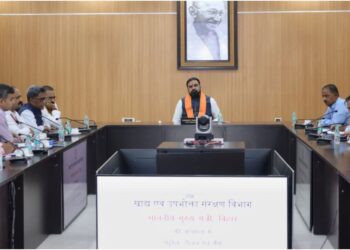 CM Samrat Choudhary Orders Swift Expansion of PNG Connections to Housing Societies and Apartment Complexes Across Bihar