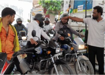Petrol Crisis Deepens in Bihar: Fuel Limits Imposed at Several Pumps, Bikes Restricted to Rs 200 Worth of Petrol