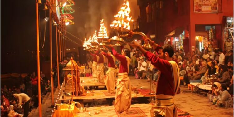 Daily Ganga Aarti to Begin at All Monasteries and Temples Along Ganga Banks from May 25, Religious Trust Council Issues Order