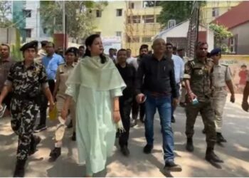 Vaishali DM Walks to Office on ‘No Vehicle Day’ as Officials Act on Samrat Choudhary’s Call