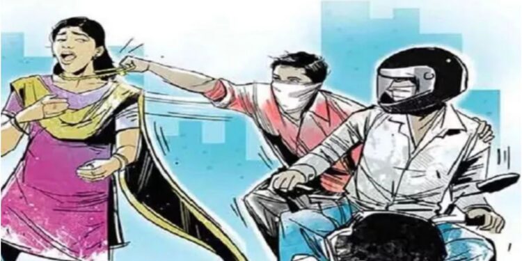 Woman Performing Vat Savitri Puja Targeted in Broad Daylight Chain Snatching in Patna, CCTV Footage Under Scanner
