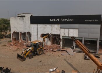 Patna Municipal Corporation Demolishes Illegal Kia And Nissan Facilities In Kurji Anti-Encroachment Drive