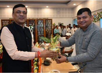 Sonpur Division Parliamentary Committee Reviews Railway Development and Passenger Services in Hajipur Meeting
