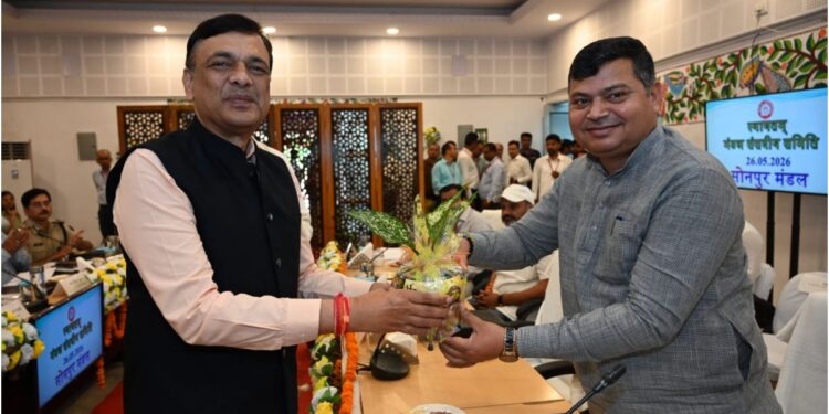 Sonpur Division Parliamentary Committee Reviews Railway Development and Passenger Services in Hajipur Meeting