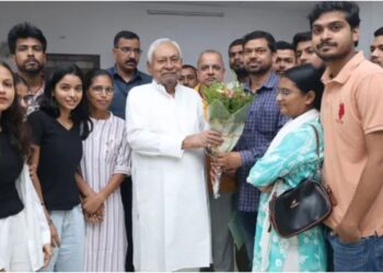 Students Meet Nitish Kumar Over Delayed TRE-4 Notification, Demand Immediate Recruitment Drive