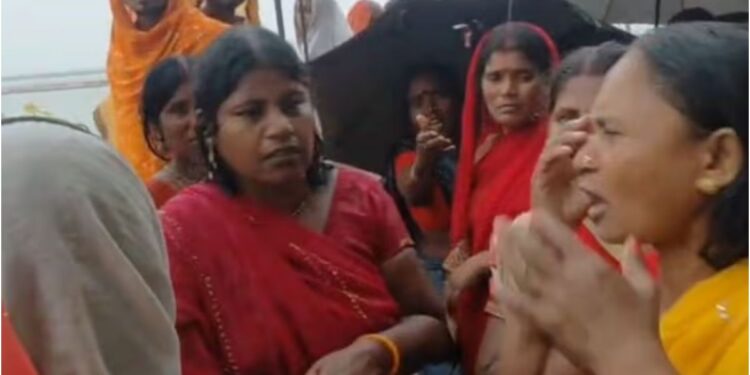 Three Devotees Swept Away During Ritual Bath at Patna Ghat; Teenager Missing, Two Rescued