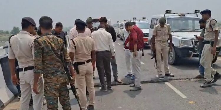 Another Bridge Crisis in Bihar: 7-Inch Crack-Gap Detected in Gopalganj-Bettiah Bridge, Vehicle Movement Suspended