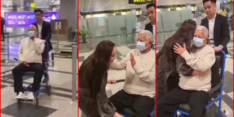 Lalu Prasad Reunites With Daughter Rohini Acharya in Singapore During Medical Visit