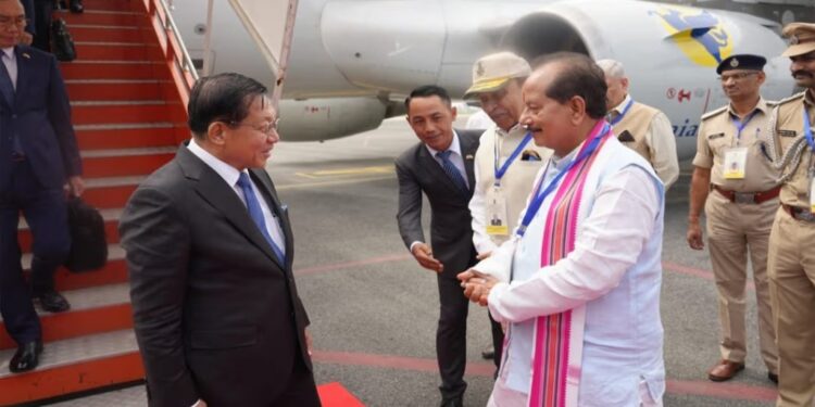 Myanmar President's Spiritual Stop in Bihar: Prayers at Mahabodhi Temple Before Key Delhi Meeting