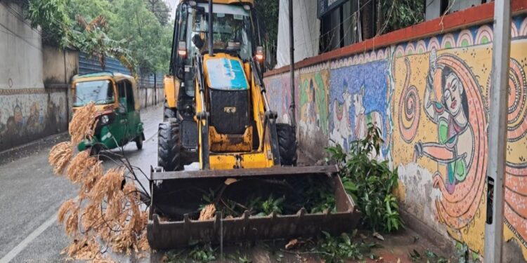 Patna Civic Teams on Alert After Storm Causes Traffic Chaos and Waterlogging