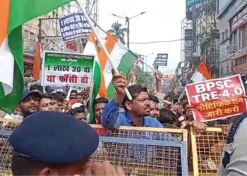 Police Baton-Charge BPSC Aspirants Protesting Delay In TRE-4 Recruitment Advertisement in Patna