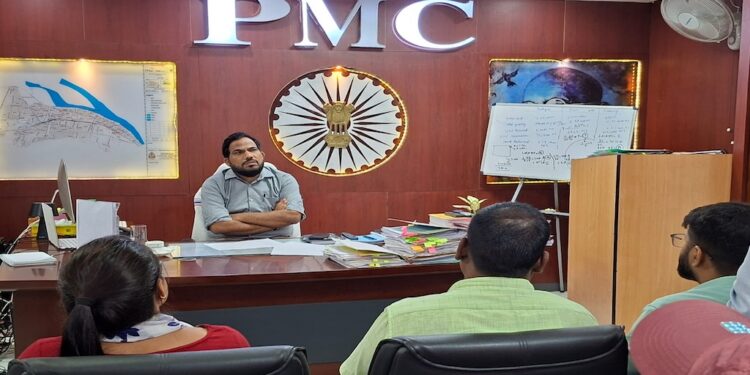 Patna Municipal Commissioner Reviews Water Supply Projects, Orders Increase in Water Tankers to 25