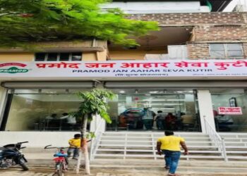 A free community kitchen operated under the Pramod Laddu brand in Gaya is providing daily meals to visitors and residents, reflecting a wider trend of social food initiatives in Bihar.