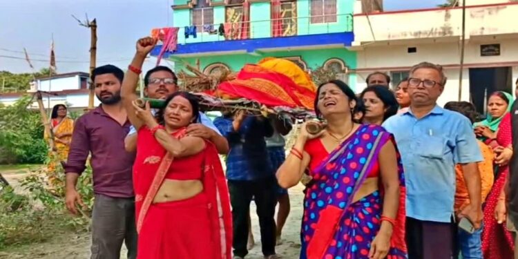 Five Daughters Carry Father’s Bier In Bihar Village, Challenging Deep-Rooted Patriarchal Traditions
