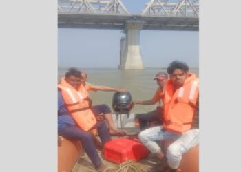 Hajipur Teen Missing After Dramatic Jump in Ganga From Gandhi Setu : SDRF And Police Teams Continue Search Operation