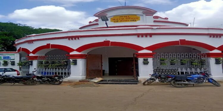 Heated Clash at Civic Body Office Over Market Lease Tenders Leaves Staff Shocked