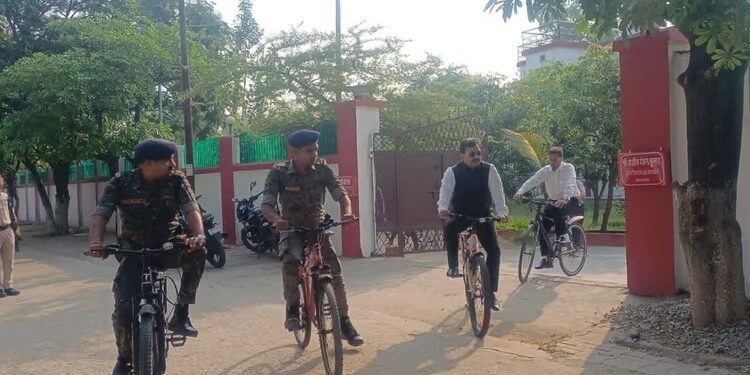 Aurangabad District Judge Cycles To Court, Promotes Environmental Awareness