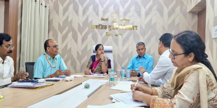 Social Welfare Minister Reviews Pension Schemes, Urges Pensioners To Complete Life Certification Before May 30