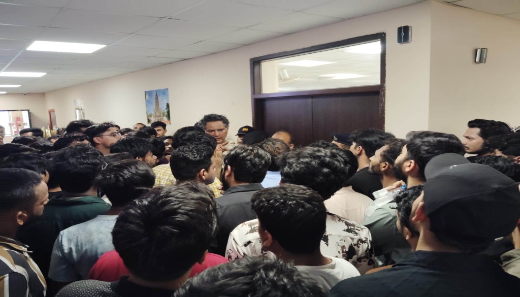 IGIMS Students Protest In Patna After Two Junior Medics Detained In Assault Case