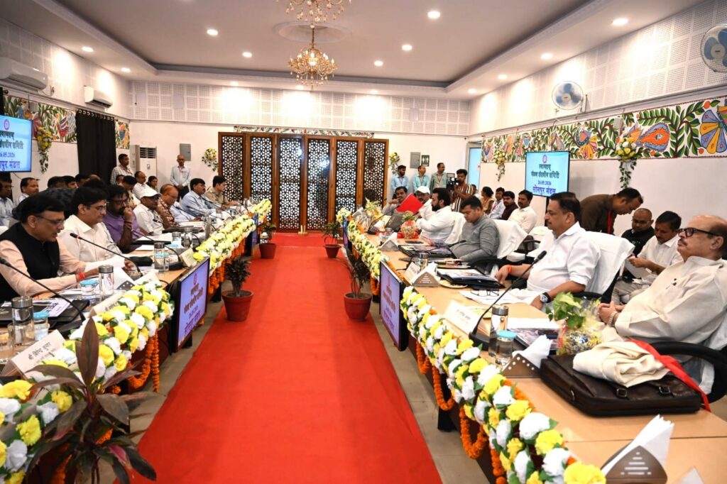 Sonpur Division Parliamentary Committee Reviews Railway Development and Passenger Services in Hajipur Meeting