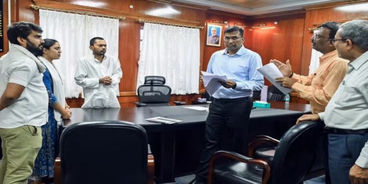 ate, Absent or Referring Patients? Bihar Govt. Warns Doctors of Strict Action