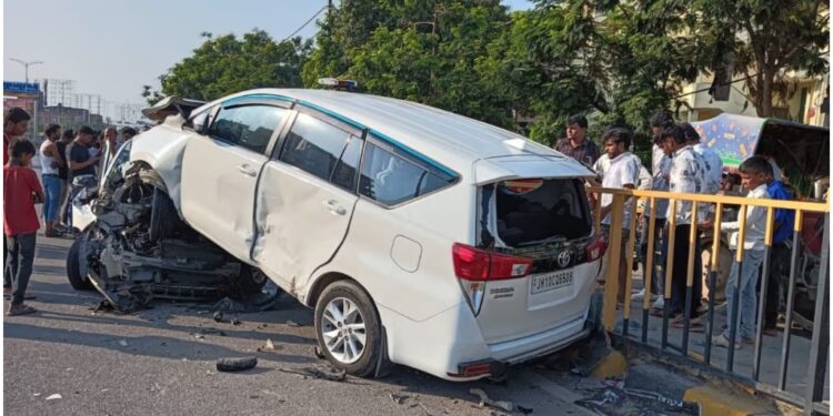 High-Speed Crash on Patna’s Atal Path Leaves Three Injured as Occupants Flee Scene