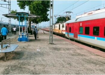 Danapur–Koderma Intercity Delayed After Engine Failure At Danapur Station
