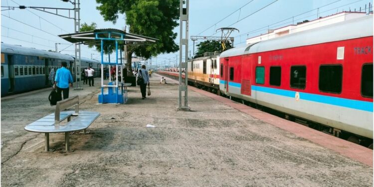 Danapur–Koderma Intercity Delayed After Engine Failure At Danapur Station
