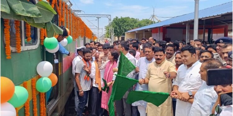 MEMU Train Services Extended To Narkatiaganj And Sikta, Boosting Rail Connectivity In West Champaran