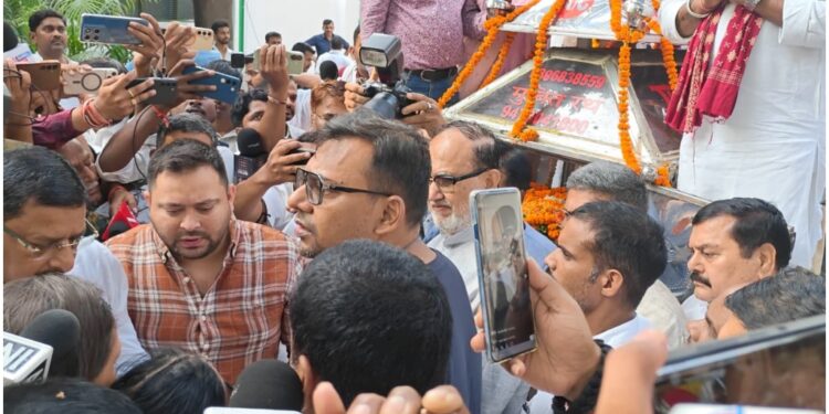 RJD Mourns Veteran Leader Bagi Kumar Verma; Tejashwi Yadav Leads Tributes in Patna