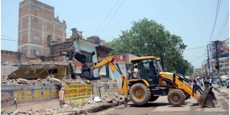 Patna Administration Launches Major Drive to Clear Encroachments Near Station and Market